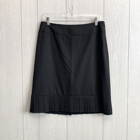 The Limited Black Skirt Pleated Bottom Size 6 NWT - Picture 1 of 4